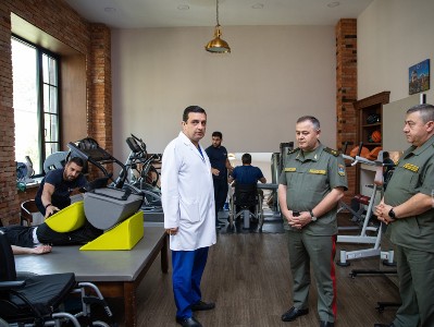 Armenia Armed Forces' General Staff chief visits rehabilitation center