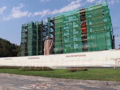 Открыли для себя очередную благотворительность Микаела Варданяна