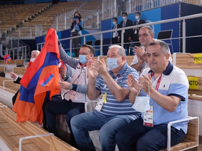 Նախագահ Արմեն Սարգսյանը Տոկիոյի օլիմպիական մարզադաշտում հետևել է մարմնամարզիկ Արթուր Դավթյանի մրցելույթին