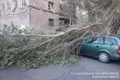 Ուժեղ քամու հետեւանքները Երեւանում