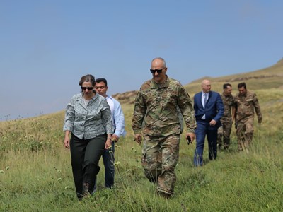 Ambassador visits Armenian-Azerbaijani border, says US rejects use of force in the case of demarcation