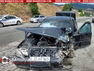 Սյունիքում բախվել են «Mercedes» և «ՆԻՎԱ» մակնիշերի ավտոմեքենաները, կա վիրավոր