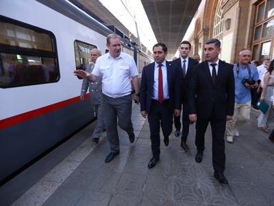 Գնել Սանոսյանը մասնակցել է նոր արագընթաց էլեկտրագնացքների ընդունման շնորհանդեսին