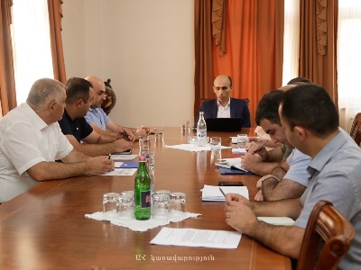 Արցախի պետնախարարը բնակարանային ապահովության ծրագրերի վերաբերյալ խորհրդակցություն է անցկացրել