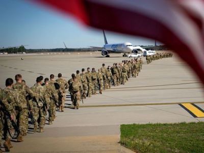США направляют  в Афганистан 3000 военнослужащих для помощи в эвакуации части персонала  посольства