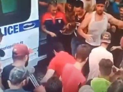 В Алжире толпа сожгла заживо мужчину обвинив его в поджоге, ставшем причиной лесных пожаров