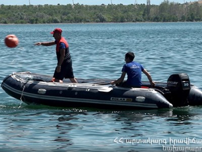 Lifeguards bring citizens out of Armenia's Lake Sevan