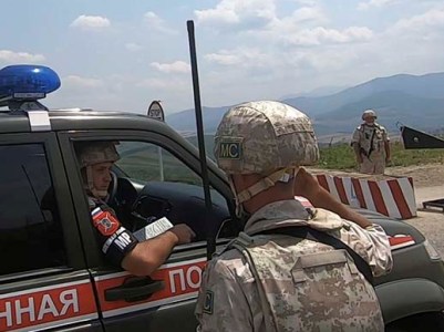 Российские миротворцы обеспечили безопасный проезд 58-тысячного автомобиля через Лачинский коридор Нагорного Карабаха