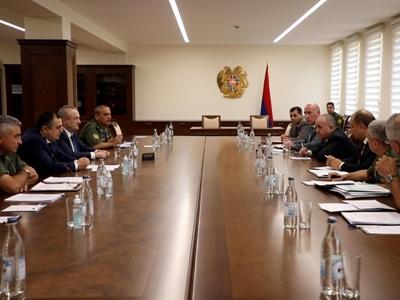 Մարզական վաշտի զինծառայողները պարտադիր պետք է հասնեն մարզական հաջողությունների. ՊՆ նախարարն ընդունել է ԿԳՄՍ նախարարին