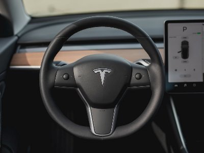 В США начали официальную проверку безопасности около 765000 автомобилей Tesla
