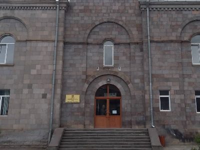 Ձերբակալվել են նաեւ Գորիսի համայնքապետարանի աշխատակիցներ Արմինե Չոփչյանը եւ Սուսաննա Սարգսյանը