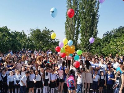 37,000 first-graders start school in Armenia