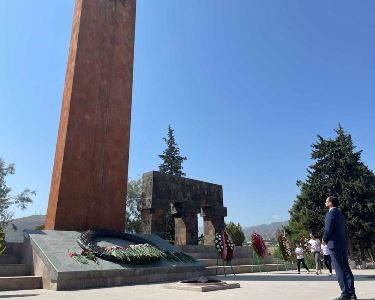 Այս տարիների ընթացքում Արցախն անցավ դաժան պատերազմների միջով, բայց շարունակում է կանգուն մնալ. Տիգրան Ավինյան