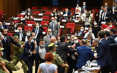 «Հրապարակ»․ Իշխանությունը հրահանգել է ԱԺ-ում միջադեպի վերաբերյալ գործը հարուցել ոչ թե խուլիգանության, այլ ծեծի հոդվածով