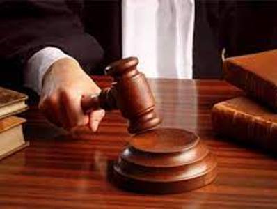 Суд в Китае приговорил к разным срокам 26 вымогателей во главе с госслужащим