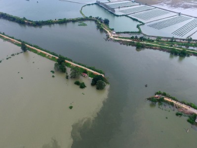 More than 5,000 people evacuated in China after damage to dam