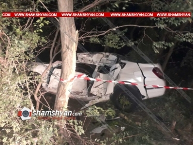 Շիրակի մարզում Nissan Teana-ն բախվել է ծառերին. վիրավորներին ավտոմեքենայից դուրս են բերել փրկարարներն ու քաղաքացիները
