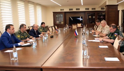 Armenia MOD receives outgoing commander of Russian peacekeeping forces in Karabakh