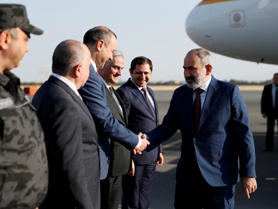 Վարչապետը Վրաստանից վերադարձել է Երեւան. նրան օդանավակայանում կրկին ԱԽ անդամներն են դիմավորել