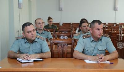 ԶՈւ գլխավոր շտաբում անցկացվել է զորամիավորումների և կայա¬զորների իրավաբանների հավաք-խորհրդակցություն