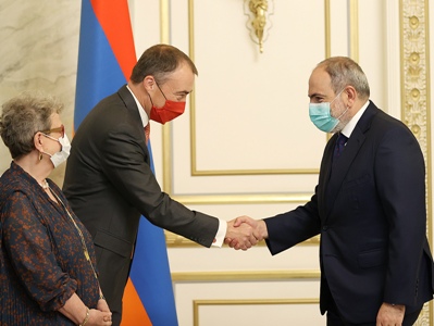 Armenia PM, EU special representative discuss Karabakh peace process