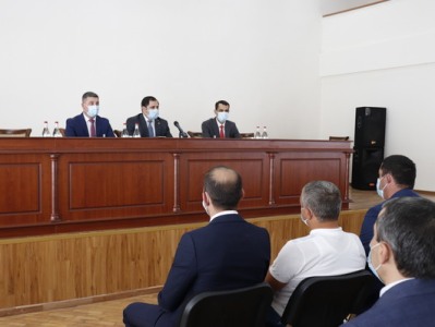Вице-премьер Сурен Папикян представил новоназначенного губернатора Гегаркуникой области Армении