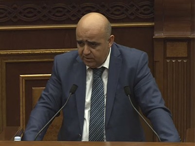 Если бы не было законодательных ограничений: Кандидат отказался отвечать на вопрос оппозиционера