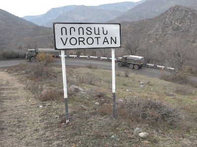 Azerbaijanis stop car carrying bread to Armenia soldiers