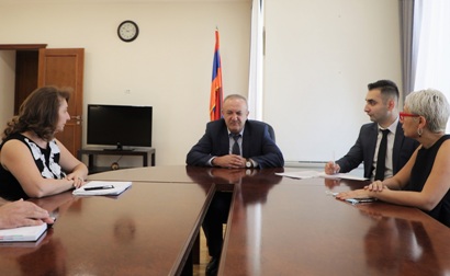 Վահրամ Դումանյանն ընդունել է 44-օրյա պատերազմում զոհված զինծառայողների մայրերին