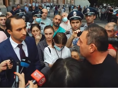 Relatives of deceased Armenian soldiers demand that Independence Day event be canceled