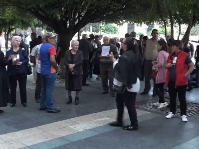 Բողոքի ակցիա Կառավարության շենքի մոտ` սեպտեմբերի 21-ի համերգը չեղարկելու պահանջով. ուղիղ