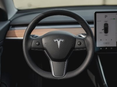 Tesla-ի ավտոմեքենաները ղեկի պատճառով վտանգավոր են ճանաչվել