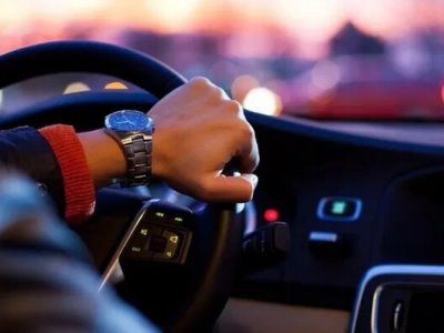Психологи выявили опасность прослушивания музыки за рулем