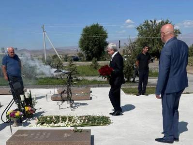 В пантеоне «Ераблур» возложен венок от имени Сержа Саргсяна