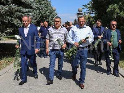 Members of "Armenia" alliance and MPs of homonymous faction visit Yerablur Military Pantheon (PHOTOS)