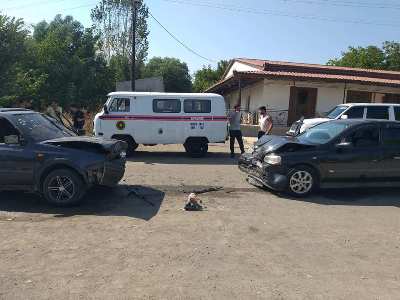 В Карабахе мужчина сбил на машине троих детей, а потом покончил с собой