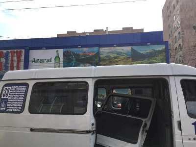 Երևանում ուղևորներով լի «Գազել»-ի դուռը պոկվել է