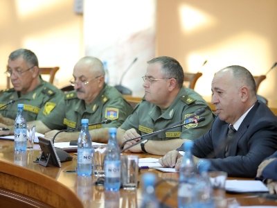 Armenia MOD chairs consultation devoted to army's preparations for winter
