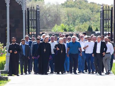 His Holiness Karekin II receives Samvel Karapetyan and participants of Armenian Business Forum 2021