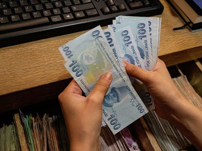 Турецкая лира приблизилась к историческому минимуму к доллару