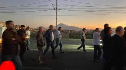 Սամվել Ալեքսանյանը  մասնակցում էր ջահերով երթին