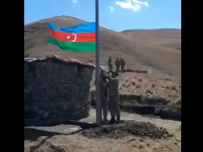 Azerbaijanis place their flag at position they occupy at Verin Shorzha village section of Armenia