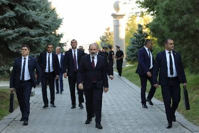 «Հրապարակ». Փաշինյանը պատերազմից մեկ տարի անց էլ չի հաղթահարում վախերը