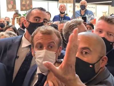 Напавшего на Макрона в Лионе студента принудительно госпитализируют