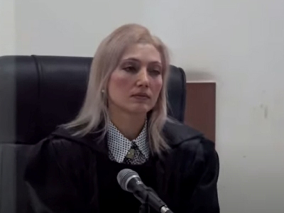 Judge deprives the lawyer and the client to exercise their rights to defense