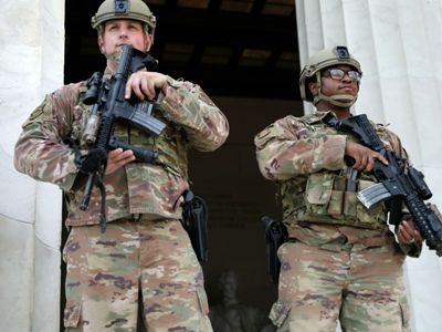 Более 40% американцев выступили за сокращение военного присутствия США в мире