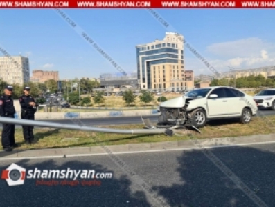Երևանում Nissan Bluebird-ը բախվել է երկաթյա էլեկտրասյանը և տապալել այն․ վիրավոր երեխան տեղափոխվել է հիվանդանոց