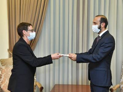 ՀՀ-ում Ֆրանսիայի նորանշանակ դեսպանն իր հավատարմագրերի պատճենն է հանձնել Արարատ Միրզոյանին