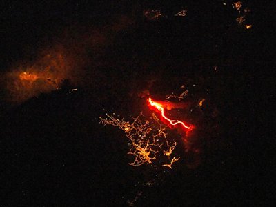 Российские космонавты сняли с МКС магму извергающегося на Канарских островах вулкана