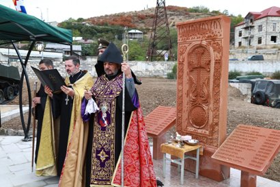 В Армии обороны Арцаха освятили хачкар в память о погибших в 44-дневной войне